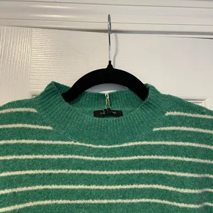 NWT Tilly’s Love Tree Size L Oversized Cropped Green Striped Pullover Sweater thumbnail 2