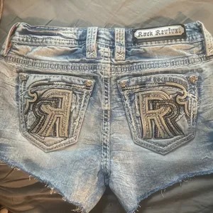 Rockin rival, distressed, and embroidered jeans thumbnail 3