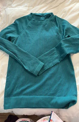 Lululemon Long Sleeve thumbnail 1
