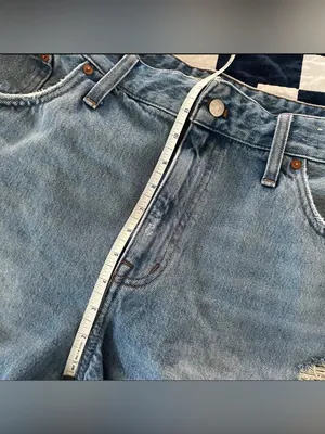 18W Madewell Relaxed High Rise Jean Shorts with Raw Hem and Distressing thumbnail 6