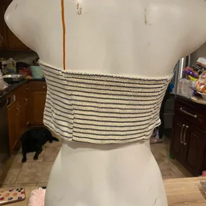 American Eagle Woman’s crop top thumbnail 2