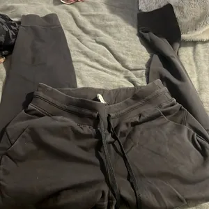 Lululemon Grey joggers thumbnail 1