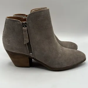 FRYE Judith Bootie in Taupe‎ Suede Double Zip Stack Heel Size 7 thumbnail 4