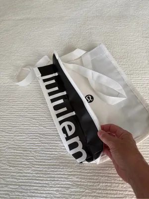 Lululemon empty shopping bag thumbnail 3