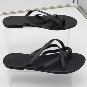 Caslon Sandals Womens 40 Strappy Toe Loop Black Flat Minimalist Excellent thumbnail 2