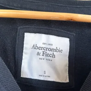Abercrombie sweatshirt navy blue small classic pretty cotton poly blend thumbnail 2