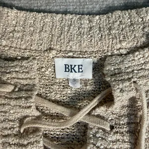 BKE Buckle Women’s Cream Striped Lace-Up V-Neck Knit Sweater - Size Small thumbnail 6