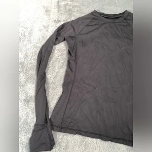 Lululemon its rulu ribbed Black Long Sleeve Women's Top small thumbnail 3