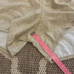 Lululemon speed up shorts women’s size 8 thumbnail 2