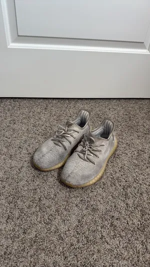 Yeezy Boost thumbnail 2