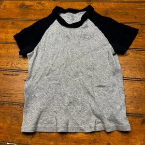 Brandy Melville Grey Black Raglan‎ Ribbed Baby Tee Short Sleeve Top One Size thumbnail 1