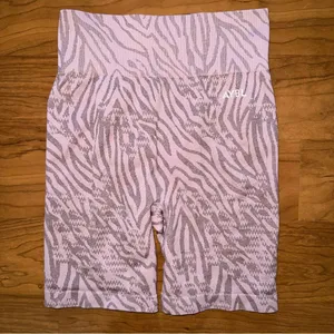 AYBL‎ Evolve Animal Seamless Shorts Mauve Lilac size Medium thumbnail 3