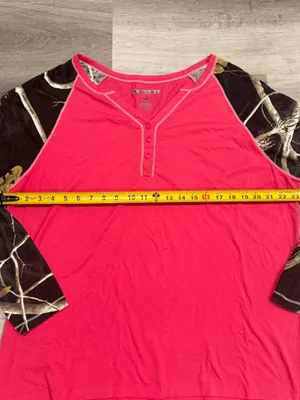 Realtree Women’s Pink Camo Henley Long Sleeve Shirt Hunting Outdoors Size 1X thumbnail 3