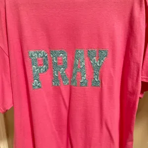 Pink and Blue Cross Pray Shortsleeve T Shirt size XL thumbnail 5