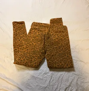 Banana Republic Premium Denim Mid-Rise Skinny Leopard Print Jeans thumbnail 4