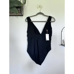 NWT Quince Black Italian Plunge One-Piece Swimsuit Sz XL thumbnail 4