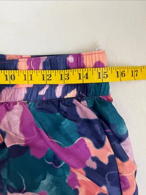 Reebok Women's Athletic Shorts Size Medium thumbnail 3
