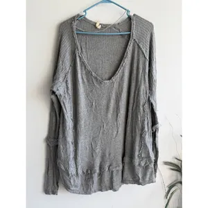 We The Free Free People Womens‎ Grey Waffle Knit V-Neck Raw Edge Top Size M 3397 thumbnail 2