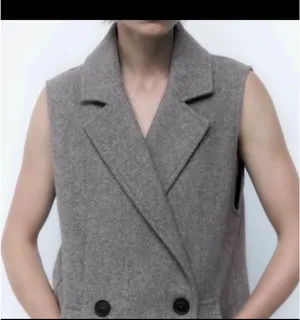 Zara Cream Trousers with Gray Sleeveless Coat thumbnail 2