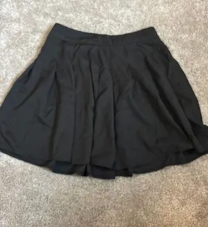 Black Pleated Skirt thumbnail 1