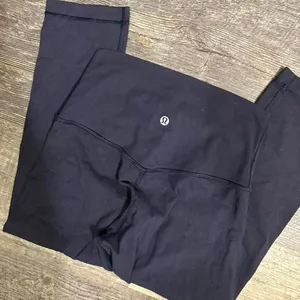 lululemon crop‎ leggings Size 4 thumbnail 1