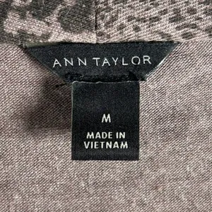 Ann Taylor‎ Womens Long Sleeve Wrap Snake Print Shirt Top Size Medium thumbnail 4