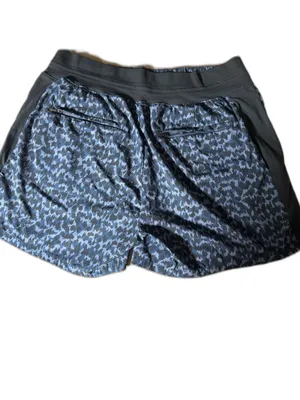 Athleta Brooklyn Printed Shorts Size 10 Allure Navy Leopard Blue Black 4” Travel thumbnail 2