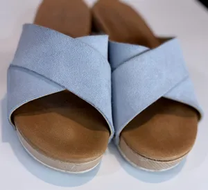Donna Toscana Italy Light Blue Suede Studded Wood‎ Wedge Slide Sandals Mules 8.5 thumbnail 1