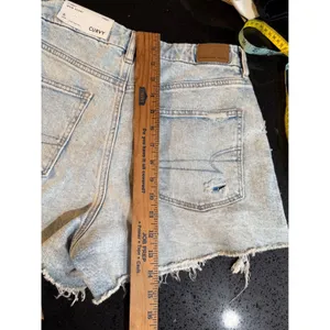 American Eagle Curvy Mom Shorts Womens 6 Light Wash Distressed‎ Super High Rise thumbnail 5