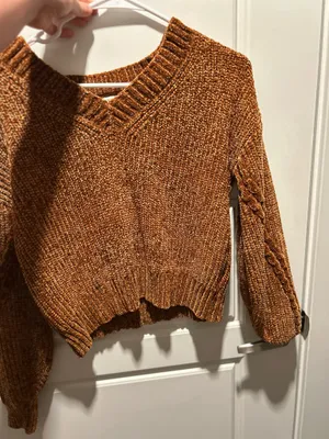 Sweater Size M thumbnail 1