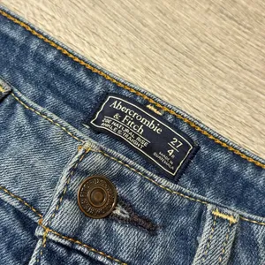 •Abercrombie & Fitch• 20e Natural Rise Ankle Straight Jeans thumbnail 5