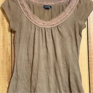 Eyeshadow women’s fit top Size Large thumbnail 2
