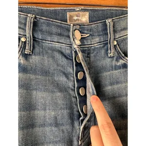 MOTHER The Stunner Ankle Fray Graffiti Girl Denim Distressed Jeans Women’s sz 24 thumbnail 4