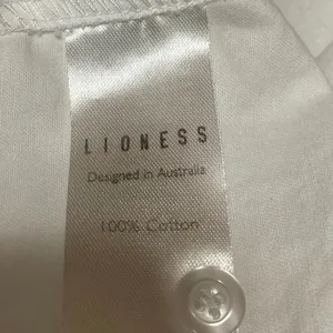 Lioness Women's White Open Back Long Sleeve Button Up Shirt Crop Top Size M thumbnail 4