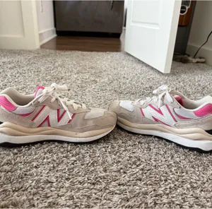 New Balance 57/40 in Pink/white/beige thumbnail 6