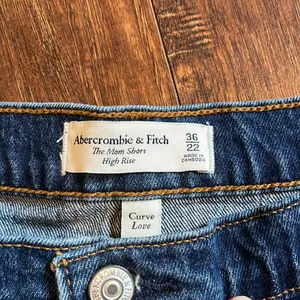 Abercrombie & fitch The Mom Short thumbnail 3