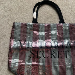 nwt victoria’s secret bag | vs bag thumbnail 3