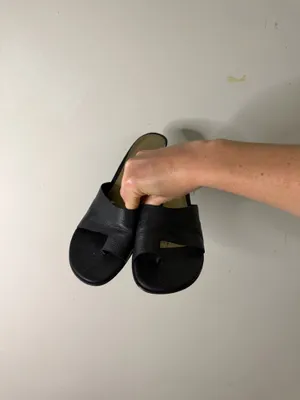 Women’s Black Leather Slide Sandals Size 8 thumbnail 2