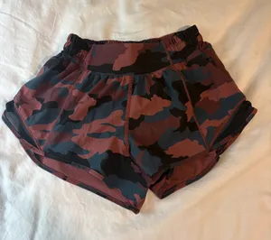 Hotty Lululemon Hot 2.5" Shorts camo thumbnail 1