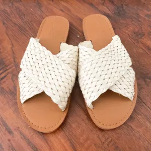 Universal Threads White Woven Sandals thumbnail 3
