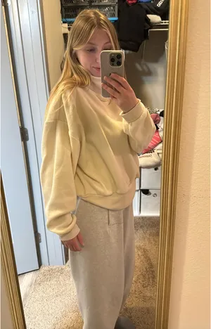 Old Navy Active Cropped mock neck thumbnail 2