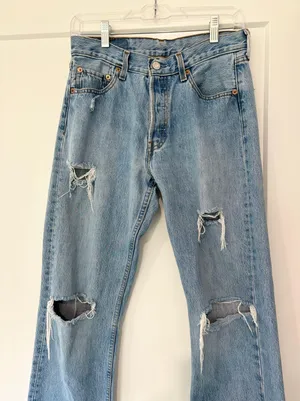Levi’s Rare Vintage Light Wash 2004 Buttonfly 501 Jeans thumbnail 6