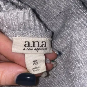 ✨ A.N.A. Colorblock Sweater✨ thumbnail 6