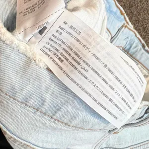 Abercrombie The Mom Short High Rise Light Wash Distressed Cutoff Jean Shorts 30 thumbnail 5