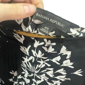 Banana Republic‎ Black Floral Ruffle Sleeve Blouse XS Career Flowy thumbnail 5