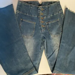 Wishlist High Rise Bell Bottom Flare Raw Hem Light Wash Jeans - Size Small thumbnail 7