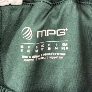 MPG Sport 2-in-1 Running Shorts Womens M Green Snake Print Mesh Activewear‎ Yoga thumbnail 6