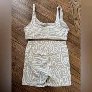Vuori Maze Jacquard Bike Shorts and Bra Set Taupe and Cream Swirl Patterned XL thumbnail 4
