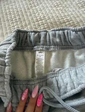 Alo Yoga Sweatpants thumbnail 2