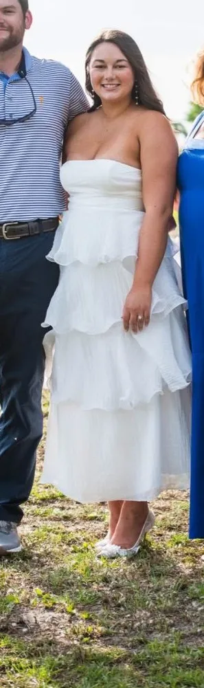 White ruffle dress Size M thumbnail 1